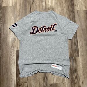 Detroit Tigers MLB Meijer shirt • Size small